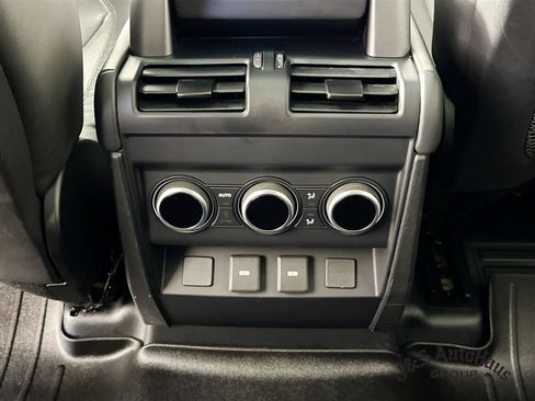 Used 2023 Land Rover Defender 110 X-Dynamic SE AWD/4WD image 32