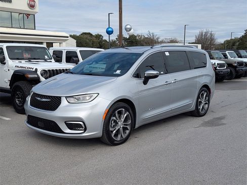 New 2026 Chrysler Pacifica Pinnacle image 9