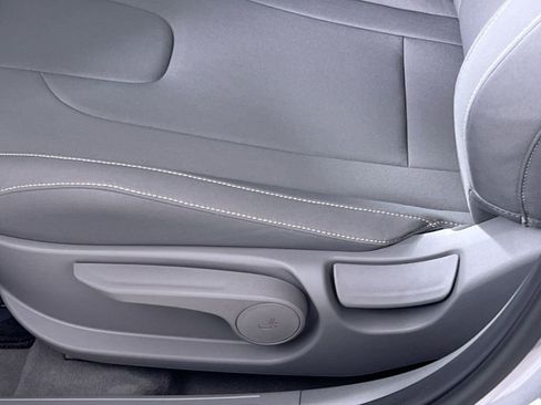 Used 2025 Hyundai Elantra Sport image 14