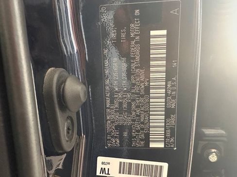 Used 2020 Toyota Highlander XLE FWD image 40