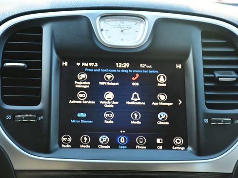 Used 2019 Chrysler 300 Touring w/ Chrome Appearance Package image 16