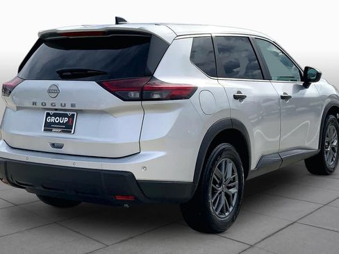 Used 2024 Nissan Rogue S FWD image 12