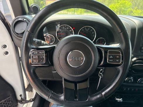 Used 2014 Jeep Wrangler Unlimited Sahara AWD/4WD image 16