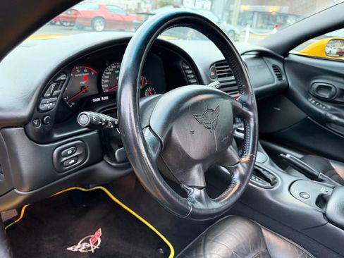 Used 2003 Chevrolet Corvette Coupe w/ Preferred Equipment Group image 19