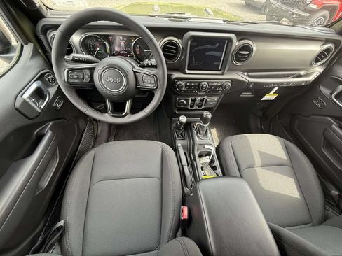Used 2023 Jeep Wrangler Unlimited w/ Cold Weather Group AWD/4WD image 14