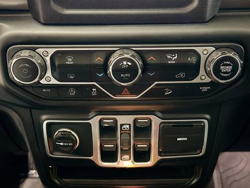 Used 2018 Jeep Wrangler Unlimited Sport S image 14