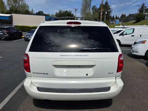 Used 2006 Dodge Grand Caravan SXT FWD image 6
