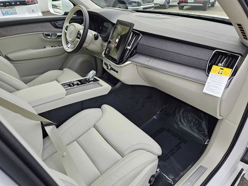 New 2026 Volvo XC90 T8 Ultra w/ Protection Package Premier AWD/4WD image 12