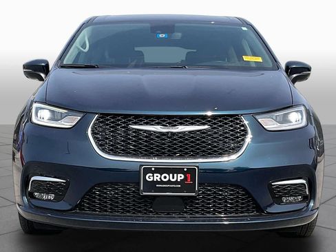 Used 2023 Chrysler Pacifica Touring-L FWD image 4