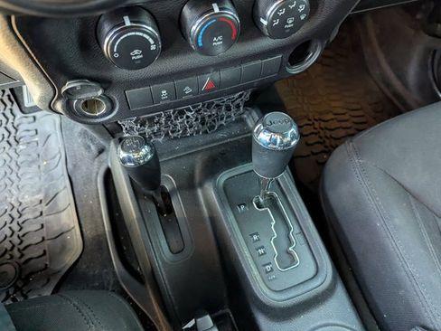 Used 2018 Jeep Wrangler Unlimited Sport w/ Connectivity Group image 12