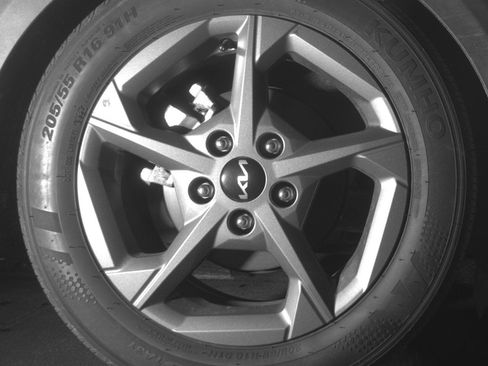 Used 2025 Kia K4 LXS image 15