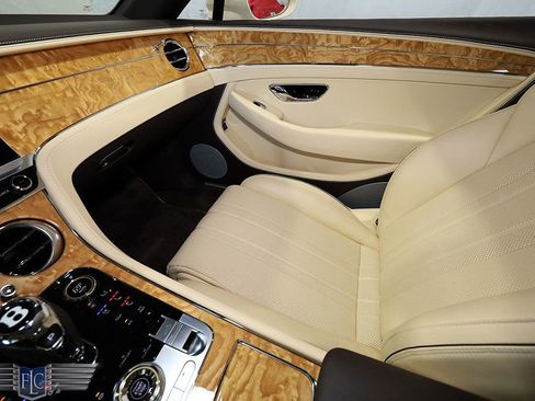 Used 2022 Bentley Continental GT AWD/4WD image 30