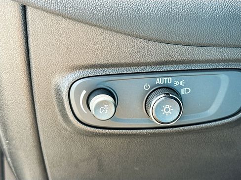 Used 2020 Chevrolet Equinox LT FWD image 10