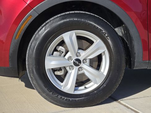 Used 2023 Kia Sorento LX image 13