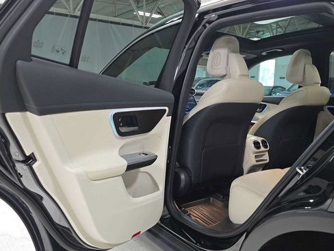 Used 2023 Mercedes-Benz GLC 300 4MATIC image 15