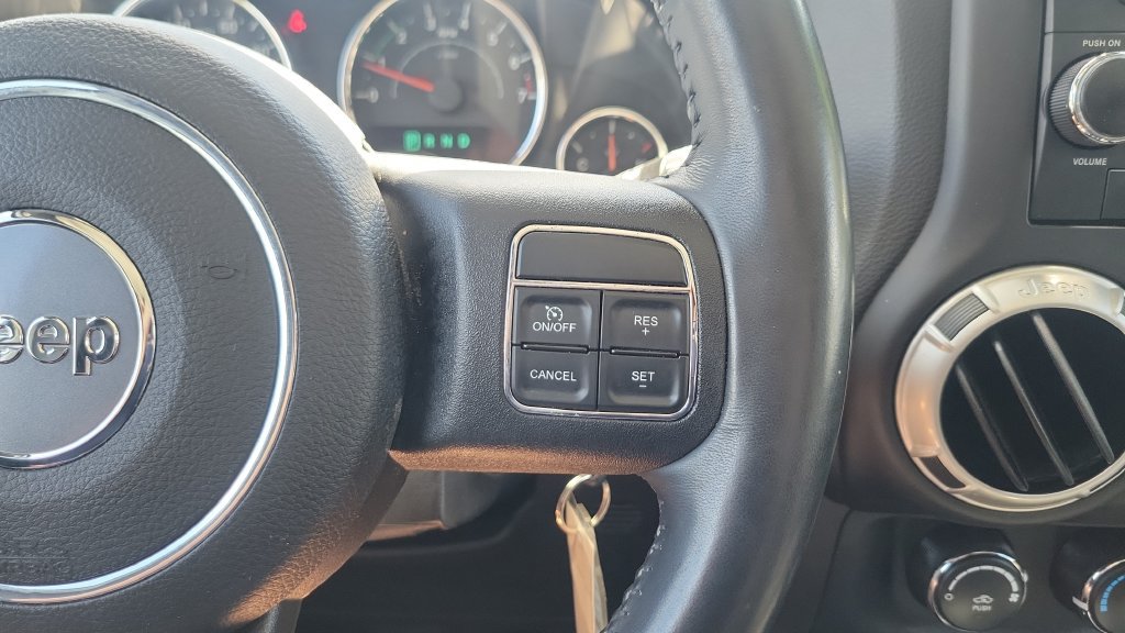 Used 2015 Jeep Wrangler Unlimited Sahara AWD/4WD image 21