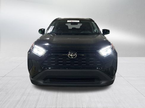 Used 2025 Toyota RAV4 XLE image 2