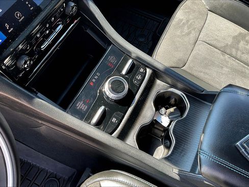 Used 2024 Jeep Grand Cherokee Trailhawk image 15