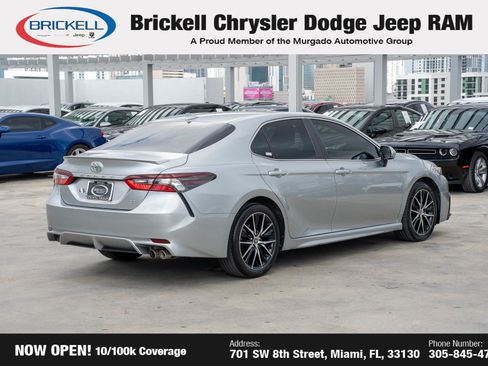 Used 2023 Toyota Camry SE image 5