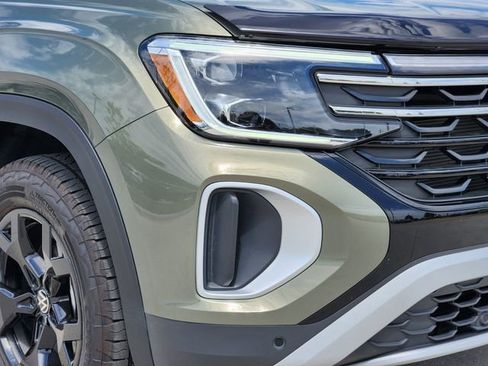 Used 2024 Volkswagen Atlas Peak Edition SE AWD/4WD image 5