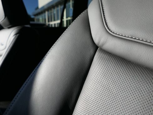 New 2025 Cadillac XT6 Premium Luxury image 14