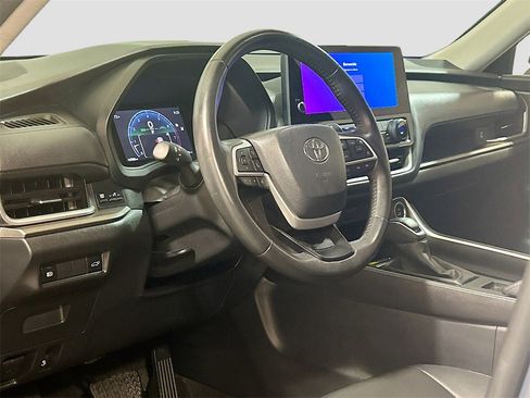 Used 2024 Toyota Grand Highlander XLE image 7