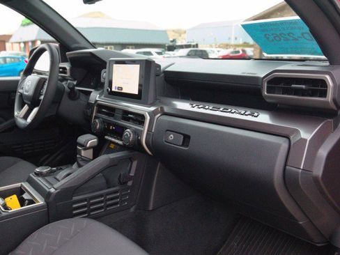 Used 2025 Toyota Tacoma SR5 image 33