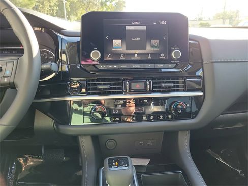 New 2025 Nissan Pathfinder SV image 9