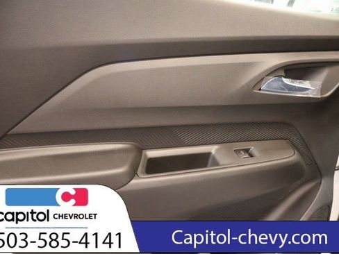 Used 2027 Chevrolet Bolt RS FWD image 28
