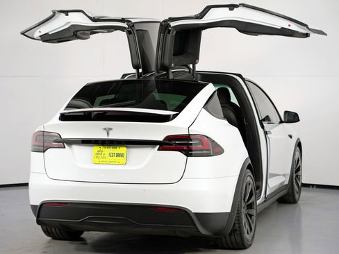Used 2023 Tesla Model X image 53