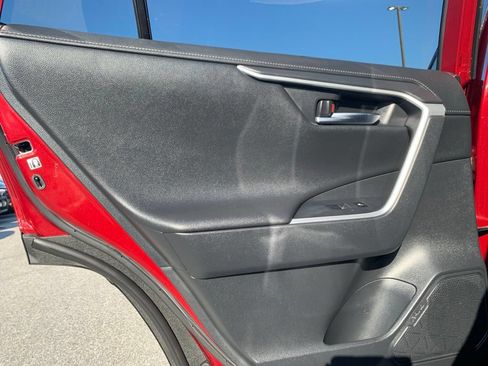 Used 2020 Toyota RAV4 Limited AWD/4WD image 18