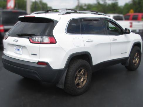 Used 2019 Jeep Cherokee Latitude Plus w/ Comfort/Convenience Group AWD/4WD image 5