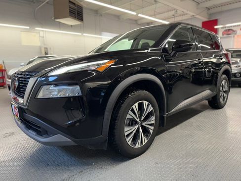 Used 2021 Nissan Rogue SV image 1
