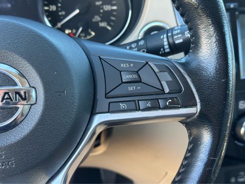 Used 2020 Nissan Rogue SV AWD/4WD image 17