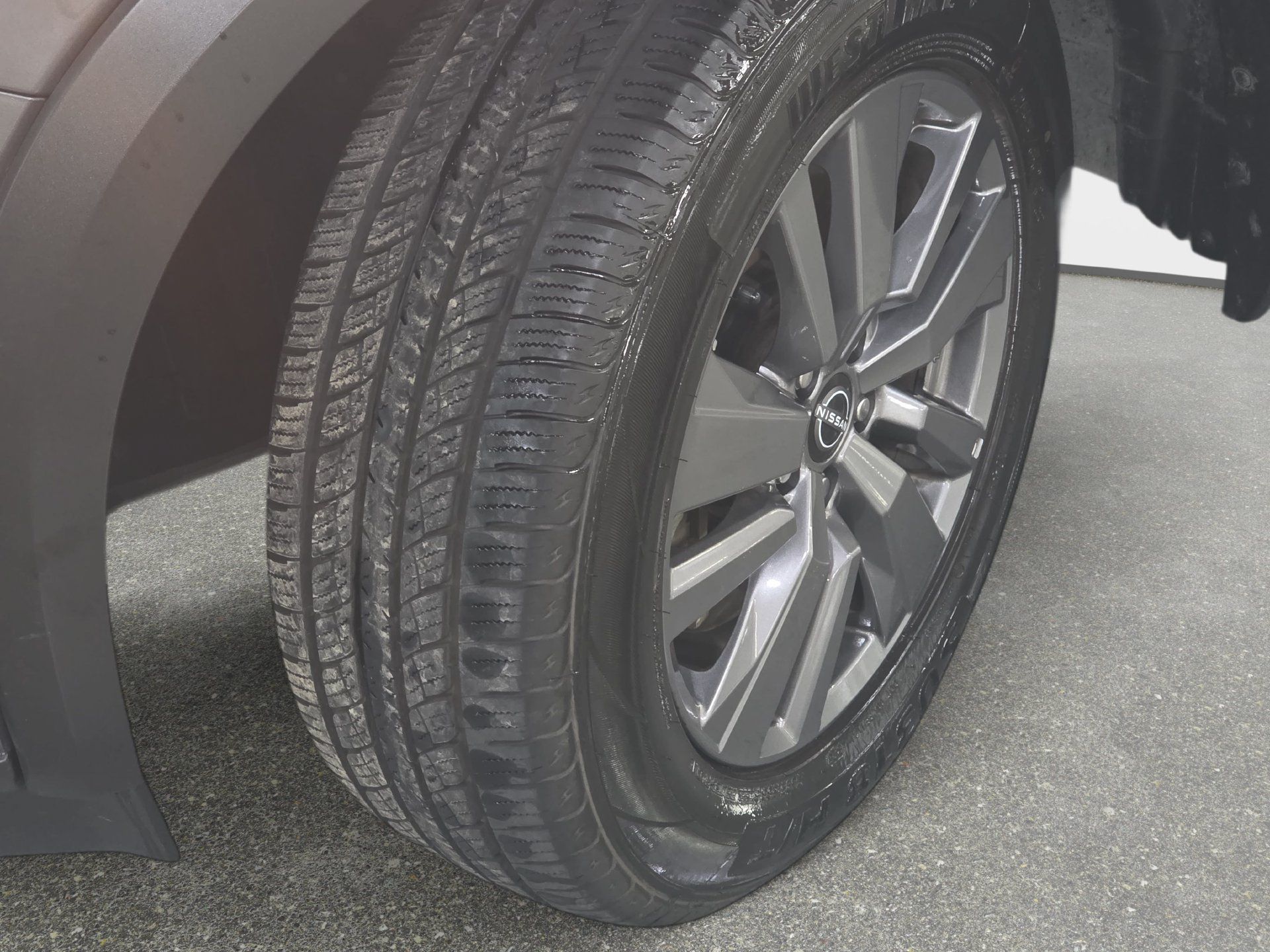 Used 2025 Nissan Pathfinder SV FWD image 31