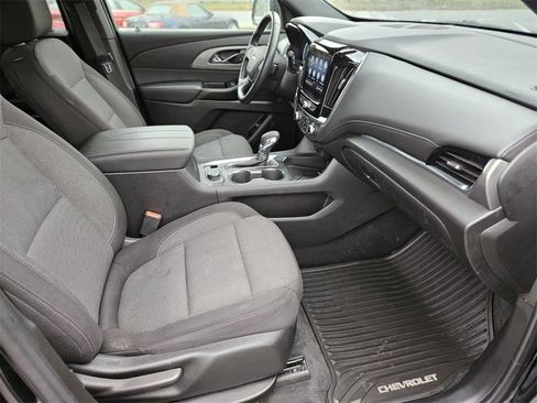 Used 2023 Chevrolet Traverse LT image 11