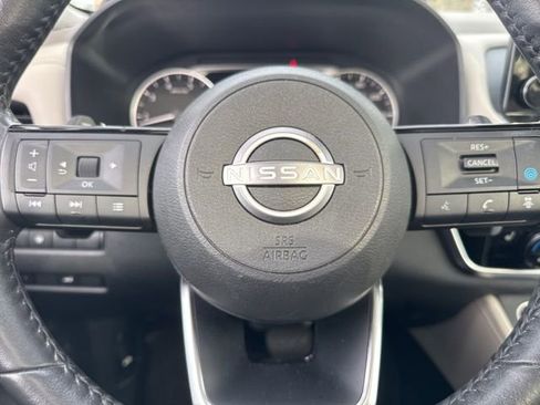 Used 2023 Nissan Rogue SL w/ SL Premium Package image 2