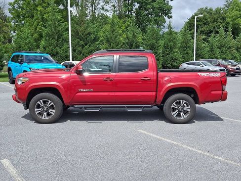 Used 2017 Toyota Tacoma TRD Sport w/ Tow Package (A/T) AWD/4WD image 7