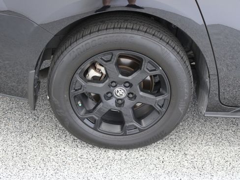 Certified 2025 Toyota Sienna XLE Woodland Edition AWD/4WD image 6