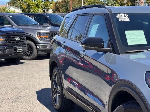 Used 2025 Ford Explorer ST w/ Sun And Sound Package image 5