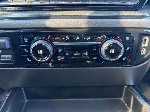 Used 2022 Chevrolet Silverado 1500 ZR2 w/ Technology Package image 29