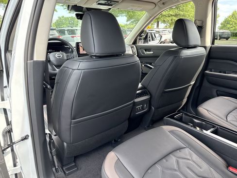 New 2026 Nissan Pathfinder Platinum FWD image 19