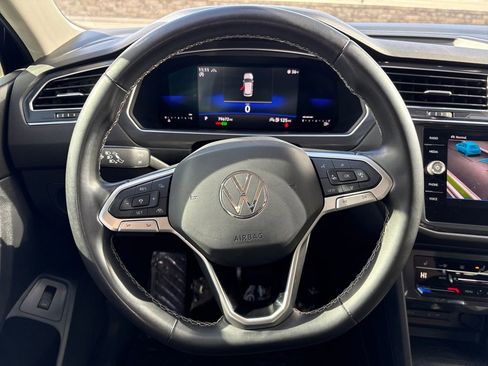 Used 2022 Volkswagen Tiguan SE image 14