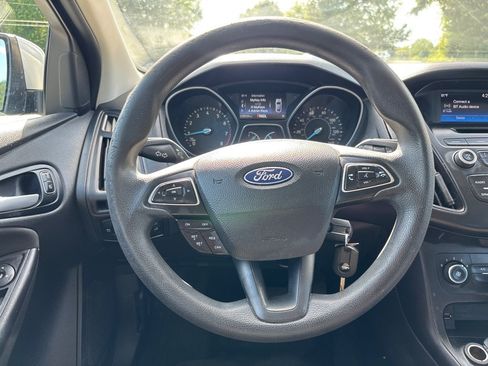 Used 2017 Ford Focus SE FWD image 13
