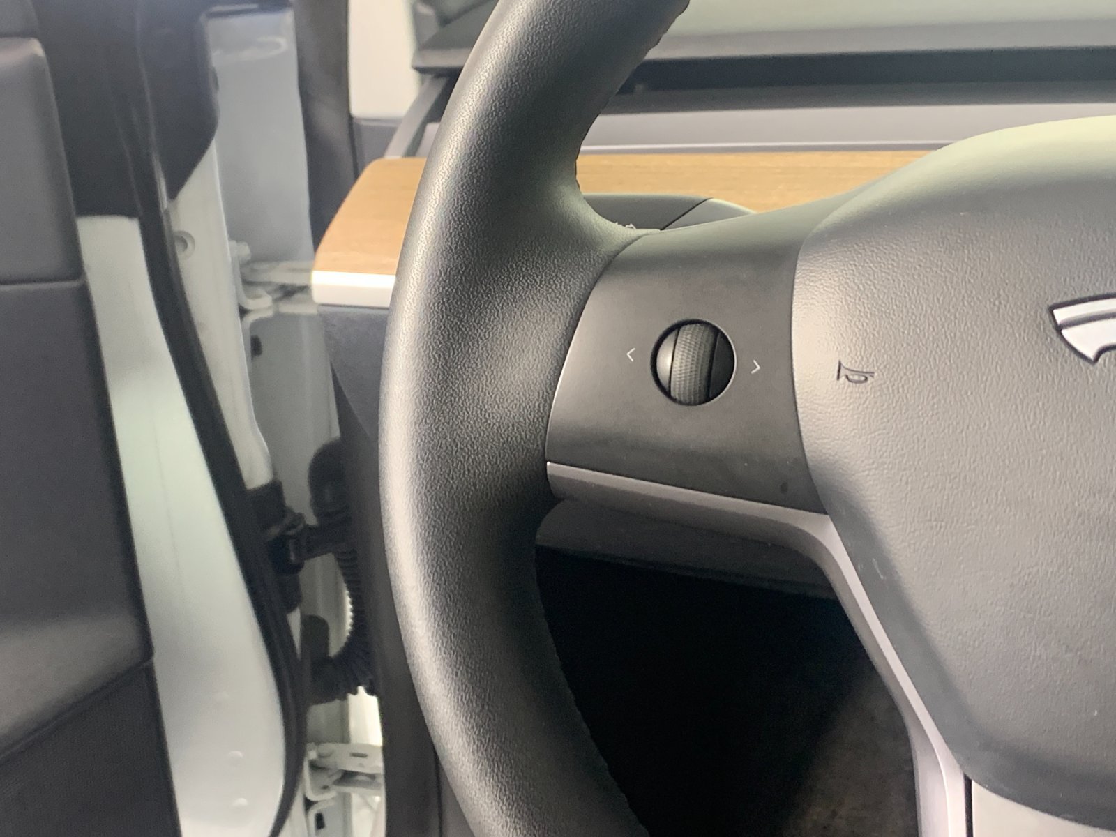 Used 2020 Tesla Model 3 Standard Range RWD image 16