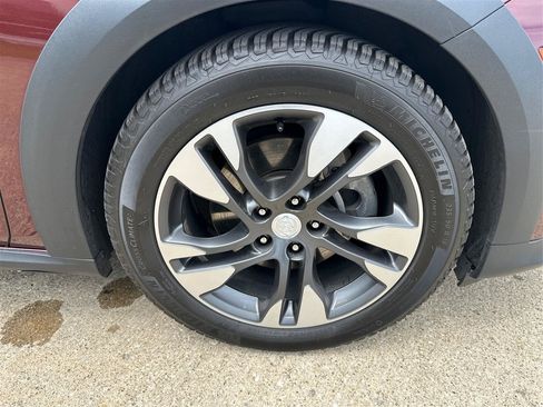 Used 2018 Buick Regal Essence w/ Driver Confidence Package #1 AWD/4WD image 26