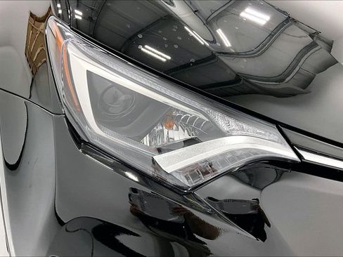 Used 2018 Toyota RAV4 XLE image 37