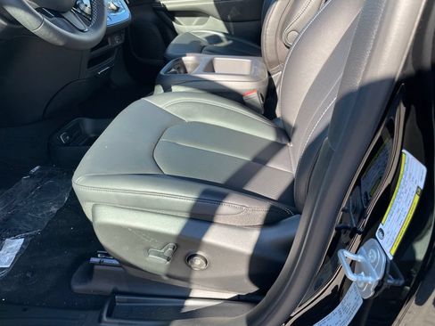 New 2026 Chrysler Pacifica Select w/ S Appearance Package FWD image 10