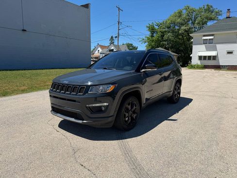 Used 2018 Jeep Compass Limited w/ Navigation Group AWD/4WD image 3