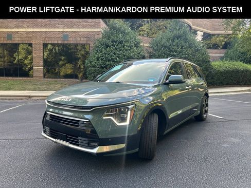 Used 2023 Kia Niro SX Touring FWD image 2
